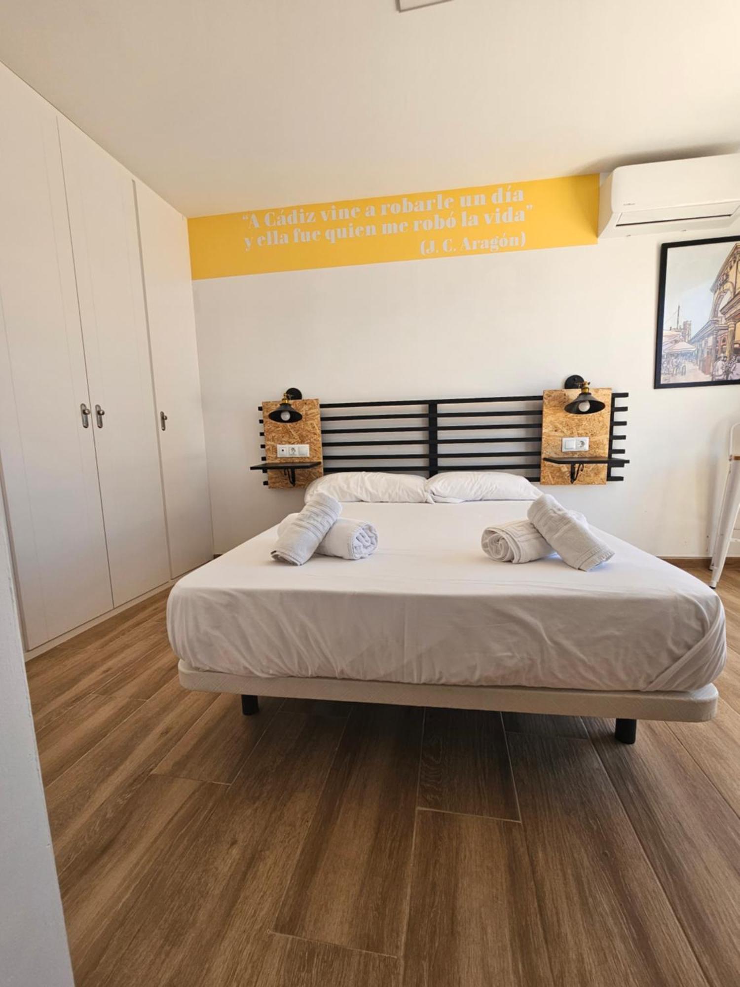 Apartamentos Plaza Santo Domingo Cádiz Kültér fotó